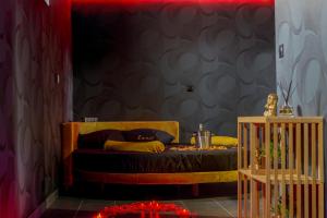 a bedroom with a bed with a black wall at Comme chez soi - Auxerre in Auxerre