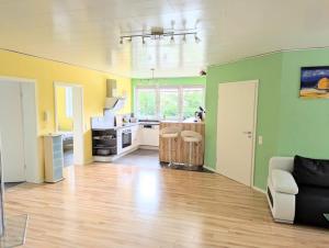 an empty living room with a kitchen and a living room at Ferienwohnung Eifeltraum in Masburg