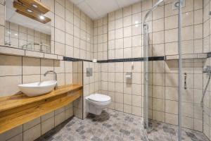a bathroom with a toilet and a sink and a shower at Pod Smerkami in Szklarska Poręba