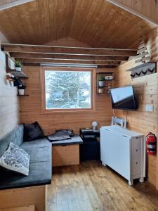 a small kitchen in a tiny house with a window at Tiny House - Cottages - Mobilhomes - Camping Les Granges Bas in Gérardmer