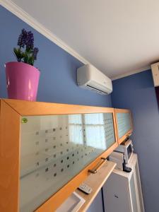 an office cubicle with a desk and a window at Chicco Light - Appartamento low cost per soggiorni brevi Vercelli Wi-Fi - Cinelli Apartment in Vercelli +13 photos
