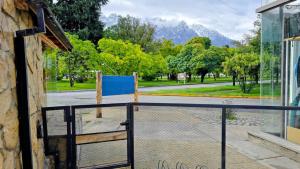a balcony with a view of a street and mountains at ORIGEN Centro Monoambiente in El Bolsón