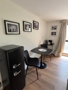 a kitchen with a table and a small table with chairs at B&B Del Paradiso in Bergamo