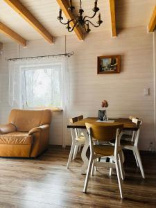a dining room with a table and a couch at Dom wakacyjny nad jeziorem, Mazury in Samin +15 photos