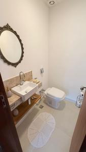 a bathroom with a sink and a toilet at Refúgio na Serra - natureza e conforto in Teresópolis +27 photos