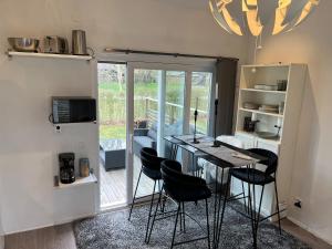 a kitchen with a table and chairs in a room at Granat's Gästehouse in Höllviken