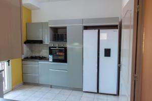 a kitchen with a refrigerator and a stove at confortable calme , wifi gratuit in Antananarivo +8 photos