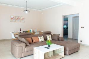a living room with a couch and a table at confortable calme , wifi gratuit in Antananarivo