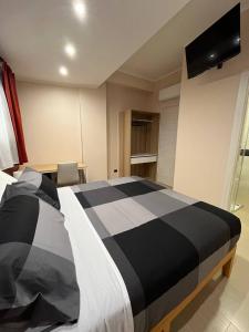 a bedroom with a black and white bed in a room at B&B Bagnara Vista Mare in Bagnara Calabra