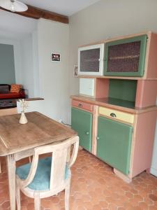 a kitchen with a table and a microwave at Gite du Vidame in Montsoreau