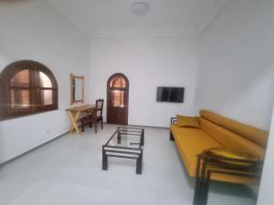 a living room with a couch and a table at Maison Sakeena in Saint-Louis