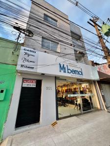 a mendi store on the side of a street at No centro, em frente à praça in Eunápolis