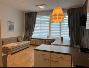a living room with a couch and a table at Nahe Schlosspark Husum in Husum
