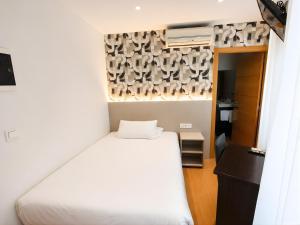 Llit o llits en una habitació de Hotel Elizalde