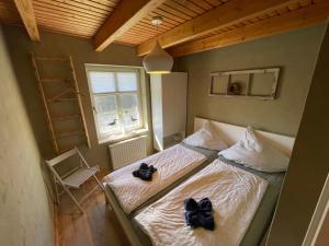 a bedroom with two beds with bow ties on them at Jasmunder Boddenhuus 37 in Glowe