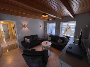 a living room with a couch and a table at Jasmunder Boddenhuus 37 in Glowe