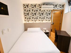 Llit o llits en una habitació de Hotel Elizalde 46 fotos més