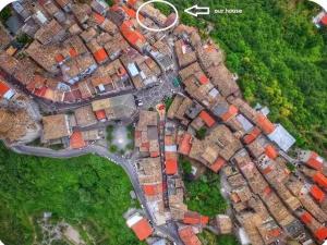 an overhead view of a city with houses and roads at Casa Sirolli in Archi