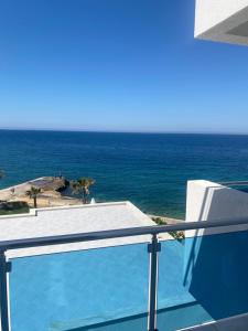 a balcony with a view of the ocean at Apartmani Vila Delfin in Dobra Voda
