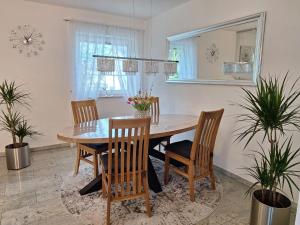 a dining room with a wooden table and chairs at Modern & Gemütlich XL in Linden