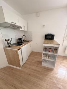 a kitchen with a sink and a counter top at Studio cosy & Lumineux parking privé in La Roche-sur-Yon