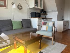 a living room with a couch and a coffee table at Kajüthus Apartment 2 in Fehmarn