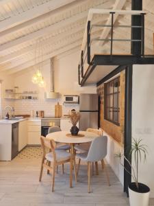 a kitchen with a dining room table and chairs at Alba Odeceixe - casa aurea in Odeceixe