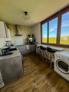 a kitchen with a washer and dryer in a room at BayView in Saint-Brieuc