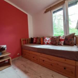 a bedroom with a bed with a window at Jeziorskie Zacisze & balia in Łyszkowice