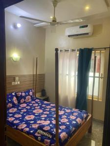 a bedroom with a bed and a ceiling fan at Home RÉSIDENCE OUIDAH in Ouidah +141 photos