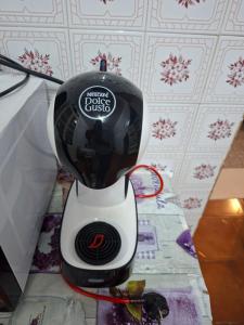 a black and white blender sitting on a table at Casa de la abuela Tere Caminito del Rey, Valle de Abdalajís, Málaga in Valle de Abdalagís