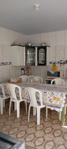 a kitchen with a table and chairs in a room at Casarão D'Ávila aluguel por temporada in Goiás