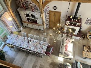 an overhead view of a living room with a couch and a table at Gîte LA MELINOTHE - 12 personnes - Grand gîte de charme indépendant 5 étoiles in Paisy-Cosdon