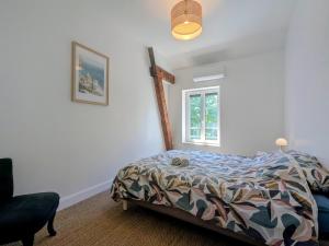 a bedroom with a bed and a window at Two-bedroom apartment with air conditioning in Vichy
