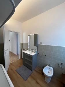 a bathroom with a sink and a toilet at Il Vigneto in Le Grazie +28 photos