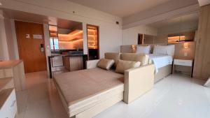 a bedroom with a bed and a couch in it at Tropical Executive Hotel 804 - Propriedade Particular in Manaus