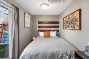 a bedroom with a bed and a window at Modern Pet-Friendly Cottage - Graystone Retreat in Prescott