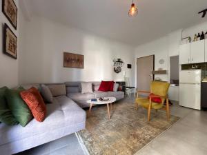a living room with a couch and a table at Small Garden House in Draç