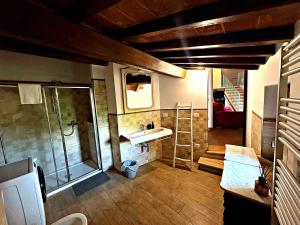 a small bathroom with a shower and a sink at La Casa di Nonna Iolanda in Gualdo Cattaneo