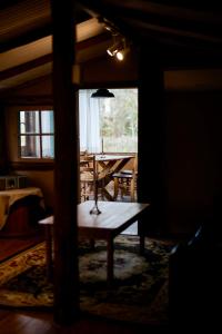 a dining room with a table and a window at Casinha à beira do arroio in Pelotas