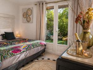 a bedroom with a bed and a vase of flowers at Salvacintoggio -Votre Villa avec Piscine Privée- in Porto-Vecchio +43 photos