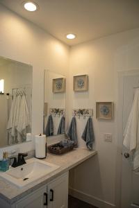 a bathroom with a sink and a mirror at Rural Farmhouse in Taylor +18 photos
