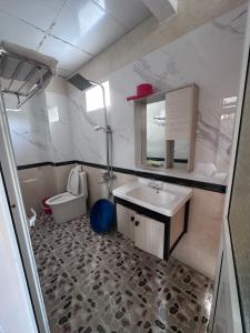 a bathroom with a sink and a toilet at Khách sạn Hùng Thảo in Sầm Sơn