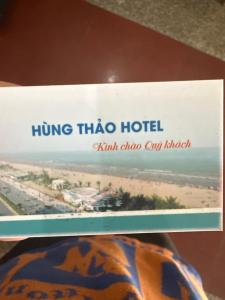 a book on hong trio hotel on a shelf at Khách sạn Hùng Thảo in Sầm Sơn