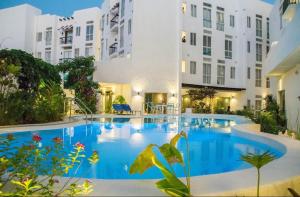 a swimming pool in front of a building at Woodland Tagaytay in Tagaytay +7 photos