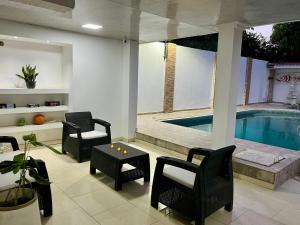 a patio with chairs and a swimming pool at Hotel Roy in Santa Marta