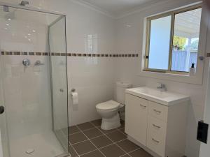 a bathroom with a toilet and a shower and a sink at Perrys Place in Nuriootpa +3 photos