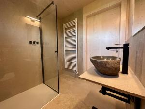 a bathroom with a bowl sink and a shower at Die Tinys - Ferienhäuser am Attersee in Nussdorf am Attersee +50 photos