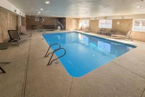 a large swimming pool in a hotel room at Comfort Suites Albuquerque-North Journal Center in Albuquerque