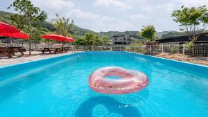 a inflatable donut floating in a swimming pool at Muju Land Camping Glamping in Muju